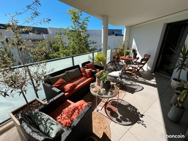 Appartement T3 avec terrasse et box
