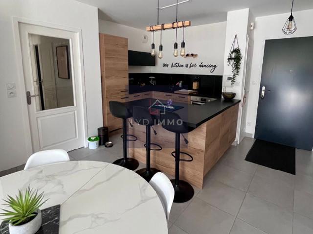 Appartement T3 avec terrasse et garage