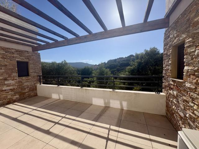 APPARTEMENT T3 AVEC GRANDE TERRASSE ET GARAGE