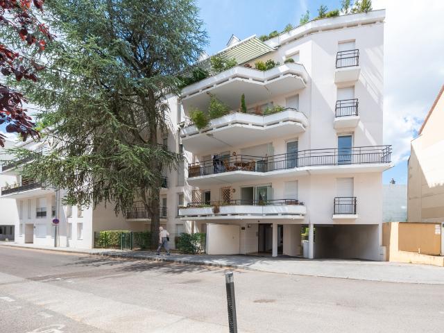 Appartement T3 avec terrasse et garage