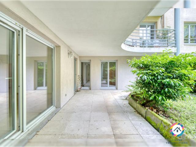 Appartement T3 avec terrasse et jardin privatif et garage à Neu