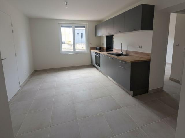 Appartement T3 avec terrasse et parking à LUNEL