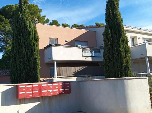 Appartement T3 avec terrasse et parkings