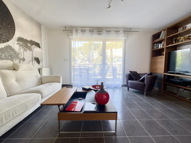 Appartement T3, avec terrasse et parking extérieur et parkin