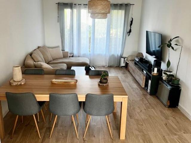 APPARTEMENT T3 AVEC TERRASSE ET PLACE DE PARKING PRIVATIVE AU CENTRE DU VILLAGE DES MILLES