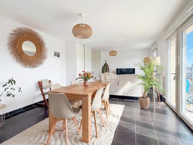 Appartement T3 avec terrasse, parking et borne de recharge électrique Quartier Jardin des Plantes Le Mans