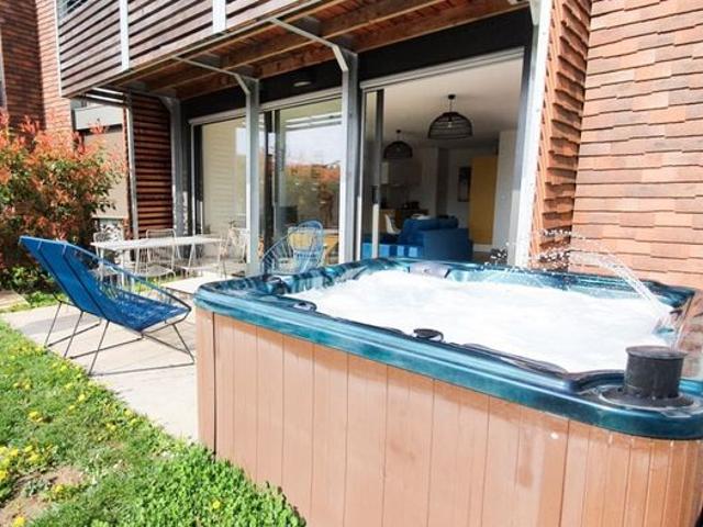 Appartement T3 avec terrasse, parking et jacuzzi