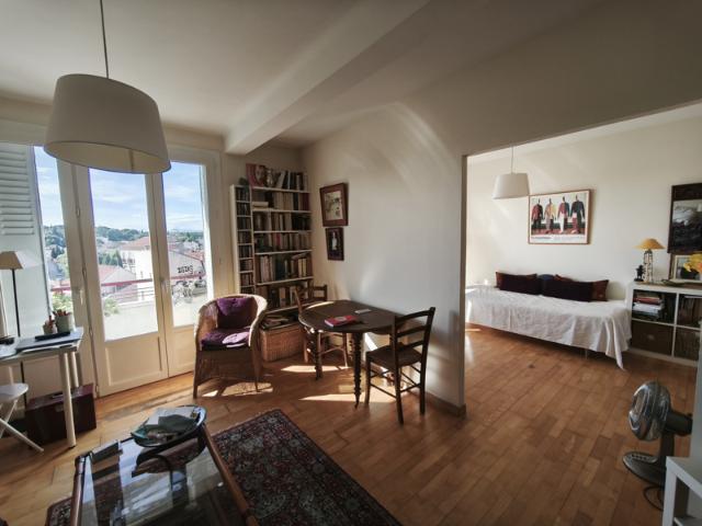 Appartement T3 avec vue panoramique, garage et cellier à Mon