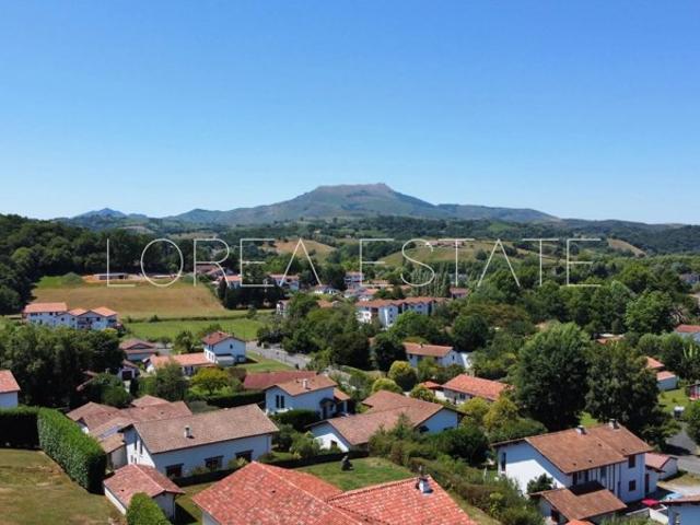 APPARTEMENT T3 AVEC VUE SAINT PEE SUR NIVELLE