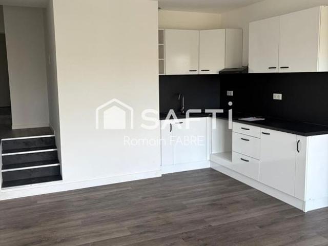 Appartement lumineux avec 2 chambres et balcon rénové au coeur de Galgon