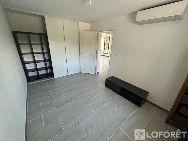 Appartement T3 BAGNOLS EN FORET à louer