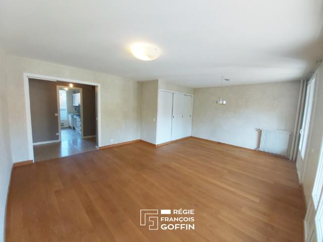 APPARTEMENT T3 BALCON TOUTES CHARGES COMPRISES