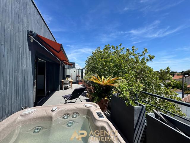 Appartement T3 bis 110m2 Dernier étage avec terrasse Box et parking La Genette