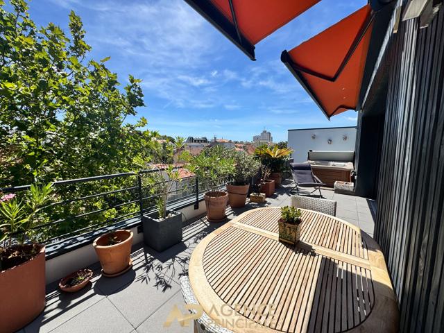 Appartement T3 bis 110m2 Dernier étage avec terrasse Box et parking La Genette