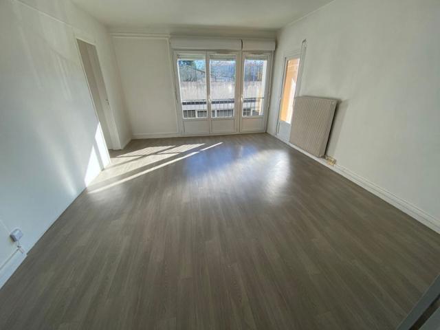 Appartement T3 bis Caluire au 9ème étage avec ascenseur