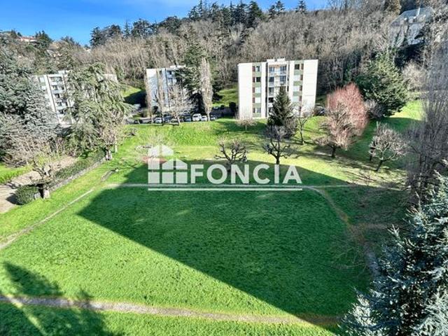 Appartement T3 bis deux balcons, place de parking et cave
