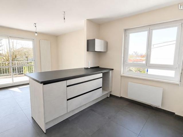 Appartement T3 bis de 80 m² avec balcon et grand garage double