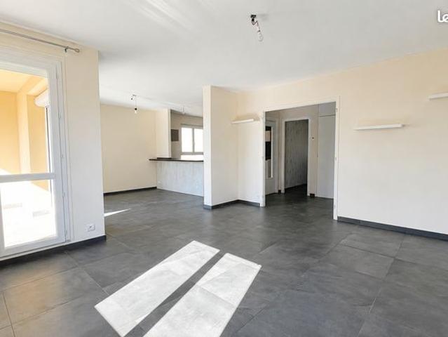 Appartement T3 bis de 80 m² avec balcon et grand garage double