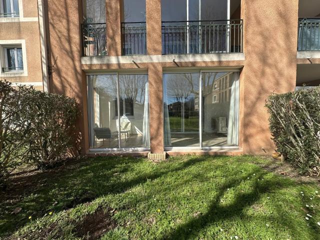 Appartement T3 bis en rez de jardin d'une résidence avec pis. 90m² Saint Martin de Crau
