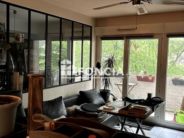 Appartement T3 calme cuisine équipée balcon sur parc parking privé résidence sécurisée
