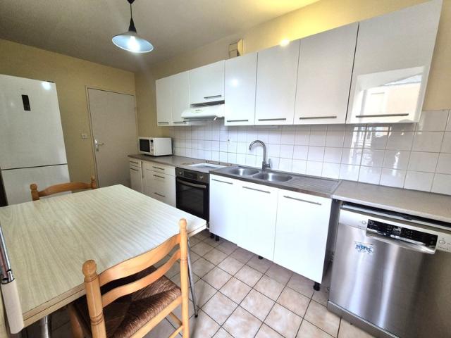 Appartement T3, cave et une place parking