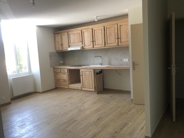 APPARTEMENT T3 CENTRE BOURG