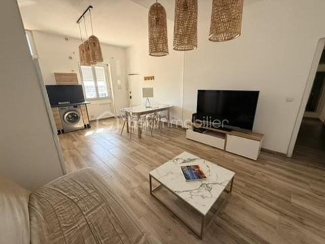 APPARTEMENT T3 CENTRE VILLE VUE MER ET PORT