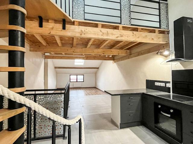 Appartement T3 complètement rénové avec balcon