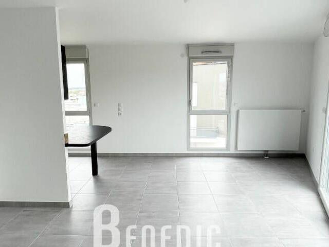 Appartement T3 cuisine équipée balcon parking Résidence Les Rivages