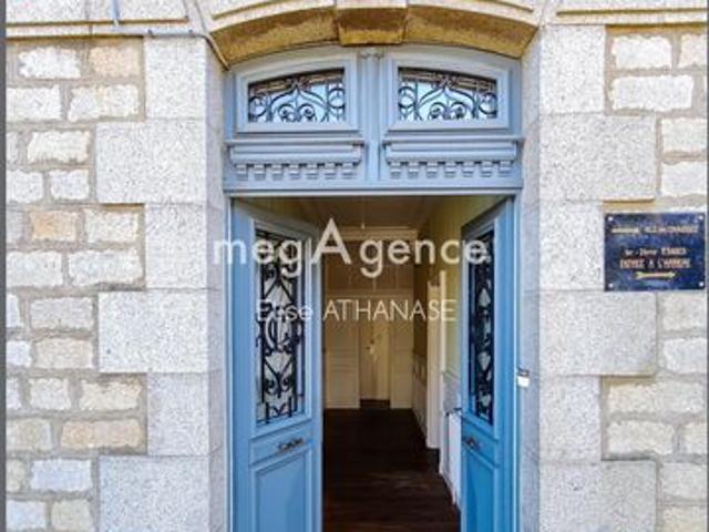 Appartement T3 dans bâtiment de caractère. Charme, volumes et espace vert