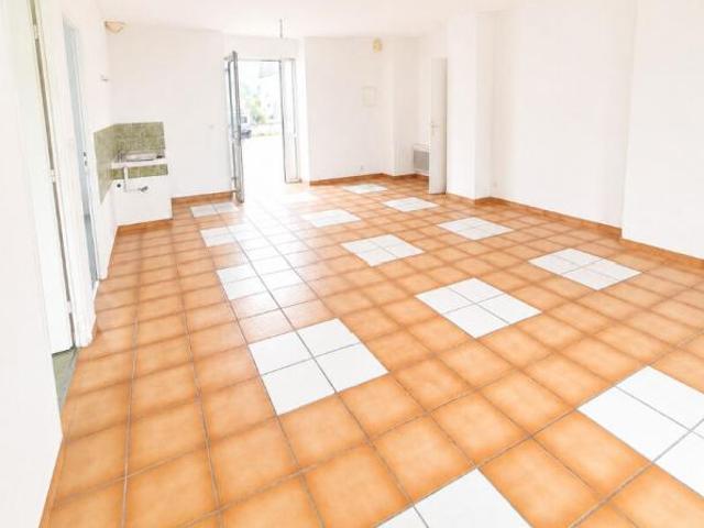 APPARTEMENT T3 de 60 m2 au RDC, PROCHE BOURG, PLAGES ET LORIENT ? STATIONNEMENT