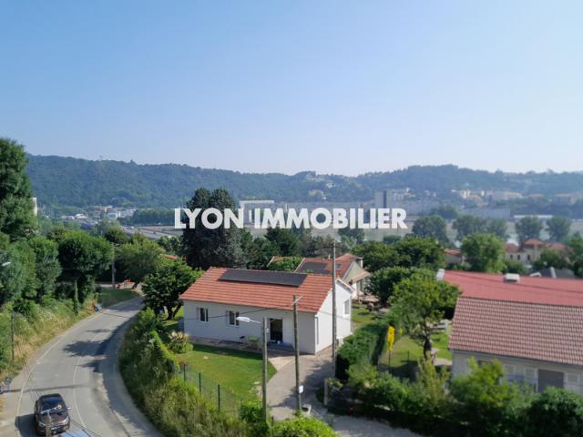 Appartement T3 de 62,5m2 r Saint Romain en Gal terrasse
