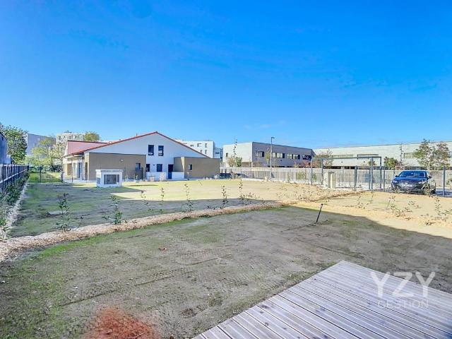 Appartement T3 de 67.98m2 en rez de jardin de 58m2 exposé Sud Ouest Proximité immédiate métro