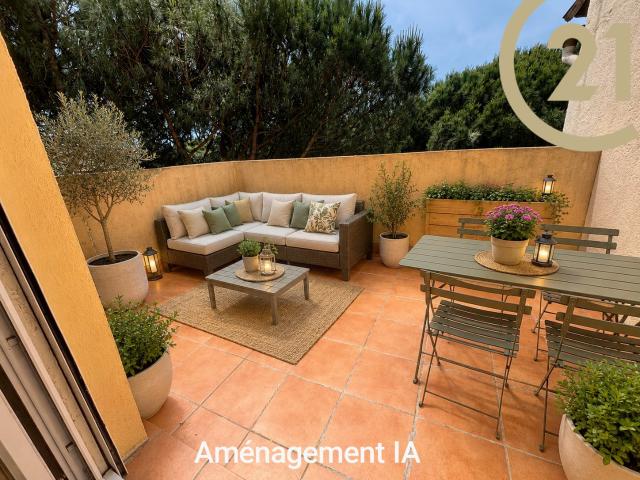 Appartement T3 de 70m2 avec terrasse et loggias, vaste grenier, cave et place de parking privative