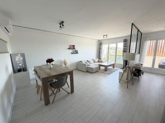 APPARTEMENT T3 DE 72m² / BALCON / CAVE / PISCINE / TENNIS