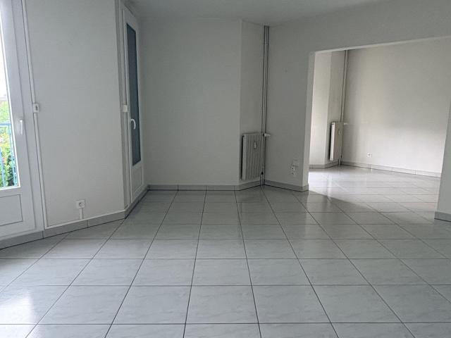 Appartement T3 de 75,7m2 proche du centre ville de Troyes avec CHAUFFAGE INCLUS et BOX