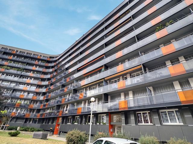 Appartement T3 de 82 m2 en hypercentre de CLERMONT FERRAND avec balcon et parking