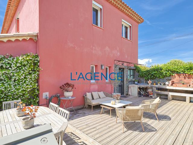 Appartement T3 de 85M2 en dernier étage avec jardin de 50 M2 et acces mer à pieds