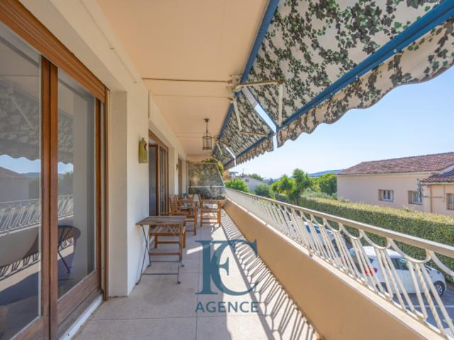 Appartement T3 de 90 m2 avec terrasse à deux pas du centre v
