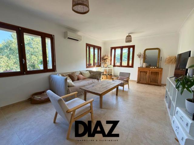 Appartement T3 de 94 m2 avec terrasse de 6 m2, terrain priva