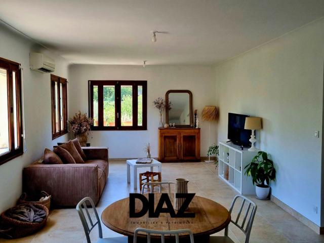 Appartement T3 de 94 m2 avec terrasse de 6 m2, terrain priva