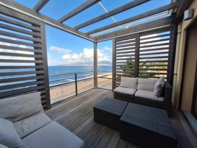 Appartement T3 de 117 m2 vue mer pieds dans l'eau Plage d’Agosta