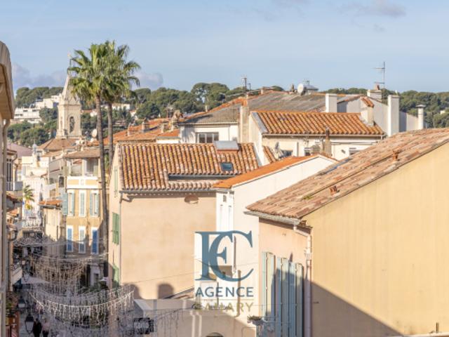 Appartement T3 de 118 m2 avec ascenseur et garage au centre