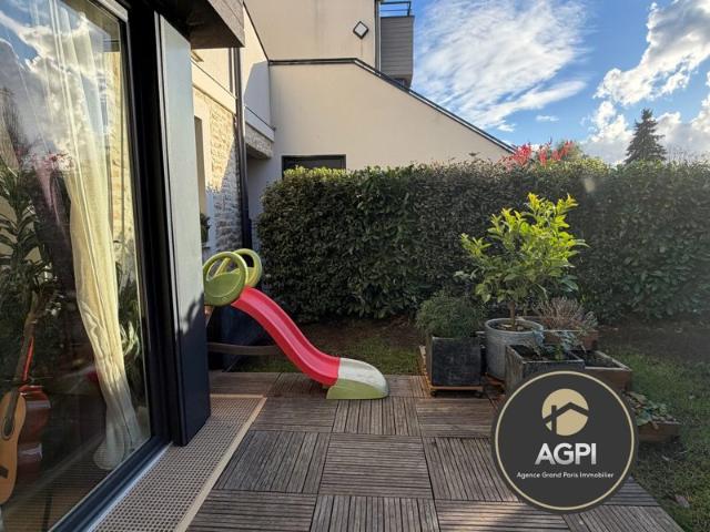 Appartement T3 de Grand Standing avec Jardin Privé et Terrasse
