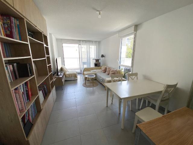 Appartement T3 dernier étage avec terrasse et double parking