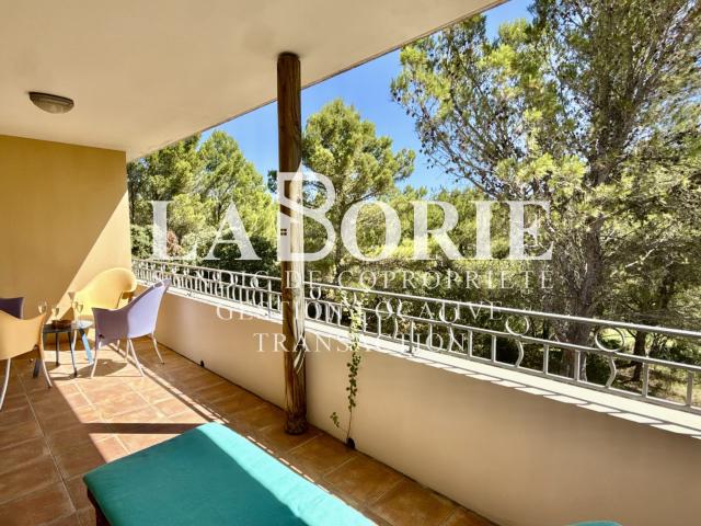 Appartement T3 d'exception au Golf de Saumane Deux terrasses avec vue sur les Roches de Fontaine de Vauclus