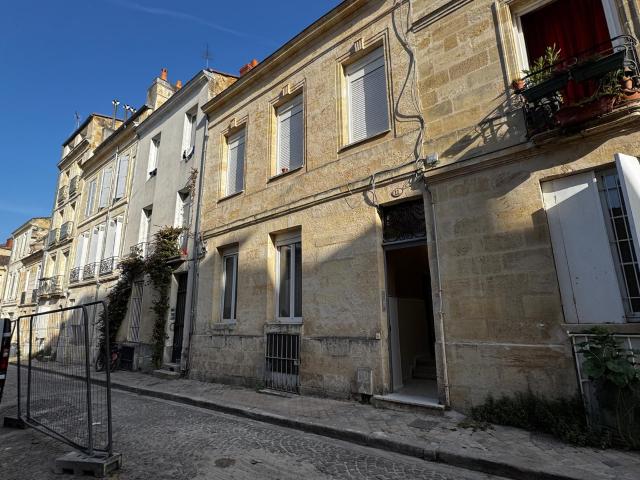 Appartement T3 duplex côté cour Bordeaux PEY BERLAND rue Castelmoron