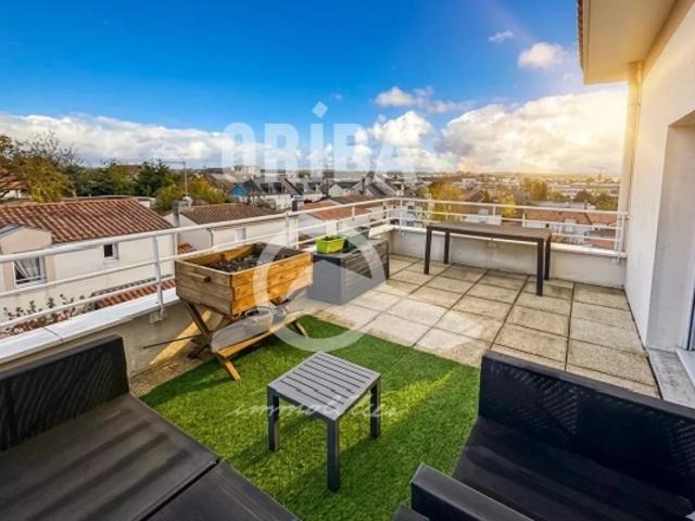 Appartement T3 duplex avec grande terrasse au dernier étage – CHANTENAY