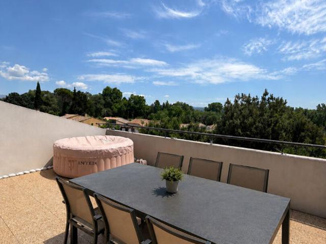 Appartement T3 duplex avec grande terrasse plein sud et garage à deux pas du village de Rousset