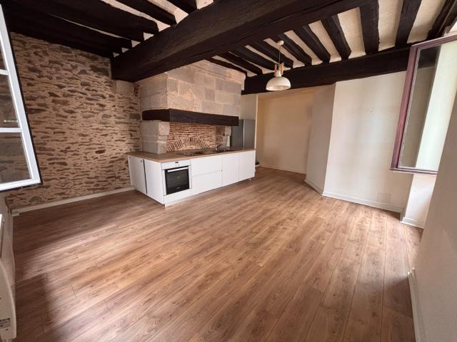 APPARTEMENT T3 en triplex de caractère MEUBLE 72,48 m2